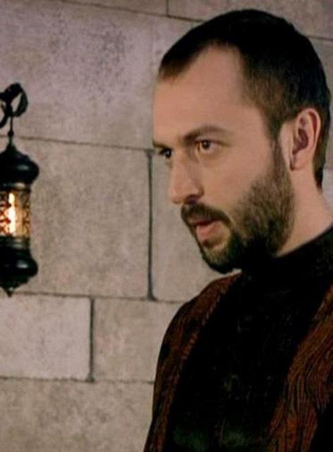 Yapmc irkete "Ya beni ldrn diziden ayrlaym ya da cretimi makul bir seviyeye ykseltin" nerisinde bulundu Yalabk.