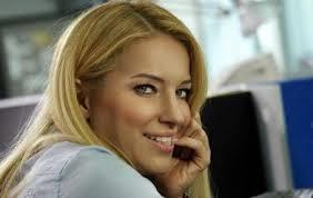 Reklamn nce oyuncu Ezgi Mola'ya teklif edildii ve oyuncunun ajansnn 500 bin dolar istedii renildi...