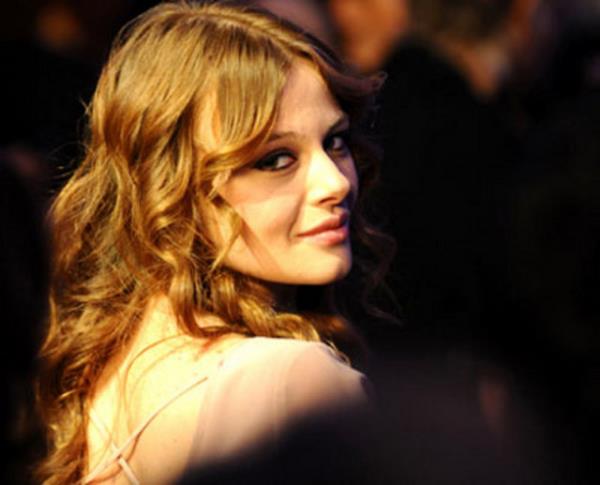 Ustura Kemal dizinde Naz Elmas: 20.000 TL