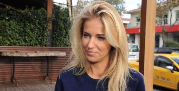 Gne'in haberine gre firmann alternatifleri arasnda yer alan Esmersoy'un ise 300 bin TL'ye teklifi kabul ettii belirtildi...