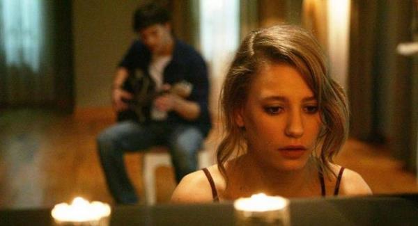 Dizi baladnda blm bana 20 bin TL alan gzel oyuncu artk blm bana 30 bin TL kazanacak.