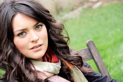 Baarl oyuncunun bu anlamadan 500 bin lira ald renildi. Mola, ksa sre nce bir turizm firmasnn reklam kampanyas iin teklif almt.