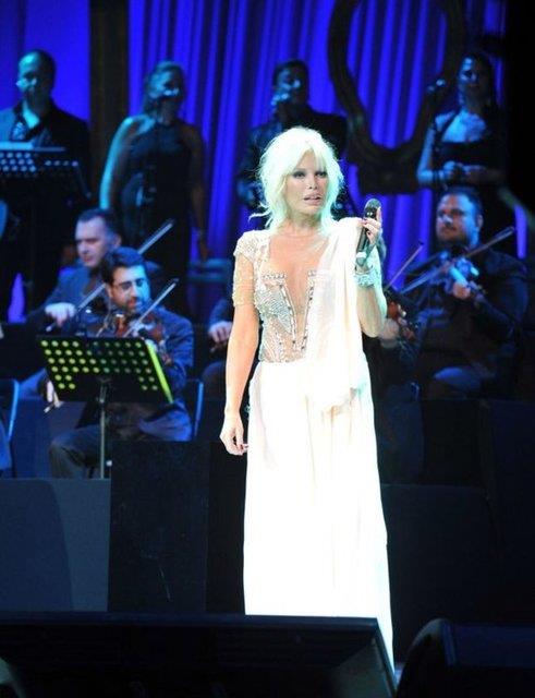 Sperstar Ajda Pekkan, bayramda sahne almasn isteyen organizatrlerden gelmi gemi en yksek cretini istedi.