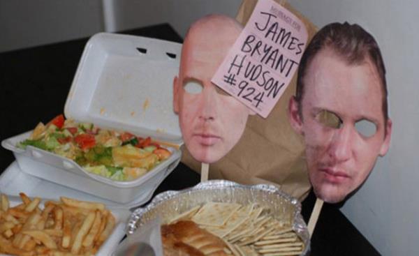 Son Yemek Teslimat: Yemek sipariiniz, en son lm cezasna arptrlan kiinin istedii son yemek olarak gelir.