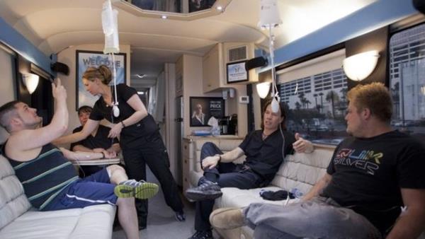 Bu damardan sv takviyesi ve bulant geirici haplarla gerekten akamdan kalmalar iin yaplan bir iyiletirme servisi.