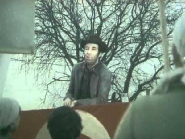 imdi ben buraya neden ktm? Niin ktm? Nasl ktm? Bunu izaha gerek yok grdnz, yrdm ktm! Ama, kmam da olabilirim. kmsam kmmdr, kmamsam kmammdr. Grnen ky... Uzakta deildir...