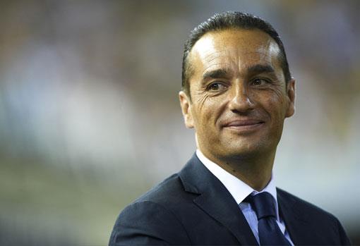 JOSE LUS OLTRA  <br>  Muhabir: "Messi'yi nasl durdurmay dnyorsunuz ?" Jose Luis Oltra: "Guradiola&#8217;dan Messi&#8217;yi oynatmamasn rica edeceiz."