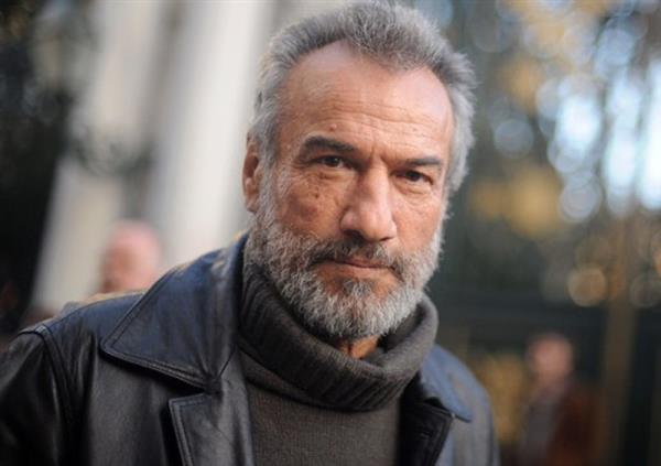 MET,N KURT<br>    "Futbol arsada gzeldir, borsada deil."