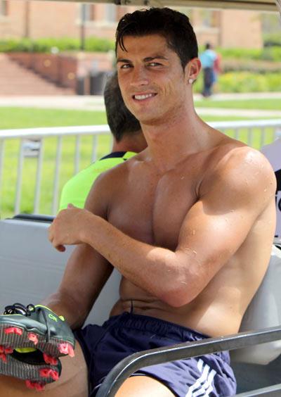 CRISTIANO RONALDO<br>    ''Messi zeki, brahimovi gl, Beckham yakkl diye seviliyorlar. Ben ise sevilmiyorum nk bunlarn hepsi bende var. "