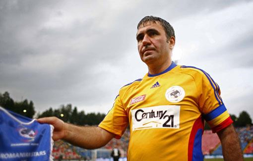 GHEORGHE HAGI  <br>  "Takm kaybettiinde alamayan futbolcu, yldz olamaz."