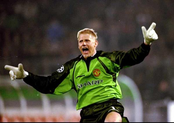 PETER SCHMEICHEL<br>    "Bir AVM'de sahneye ktk. Arkada Arif'in bana att gol gsterip durdular. Sinirim bozuldu."