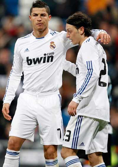 MESUT ZL<br>    "Ronaldo yakn arkadam. Ayrca dinime kar saygl. Ben Kur&#8217;an okuduum zaman sayg gsteriyor. Kur&#8217;an duymak houna gidiyor&#8221;