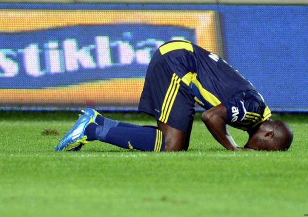 MOUSSA SOW  <br>  "Bu akam neden kadroda olmadm bilmiyorum ama elhamdlillah Fenerbahe'yi ok seviyorum."