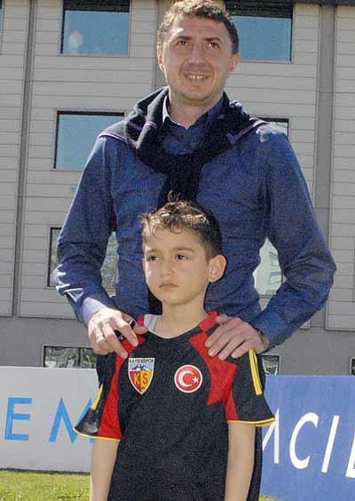 OTA ARVALADZE  <br>  Muhabir: "Attn en gzel goller hangileri?"    <br>ota: "Olum ve kzm.