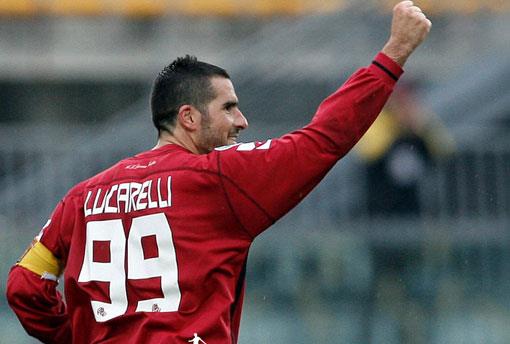 C. LUCARELLI  <br>  "Bazlar kazandklar milyonlarla kendilerine Ferrari yada bir yat alr, ben ise kazandm paramla Livorno formas alyorum"