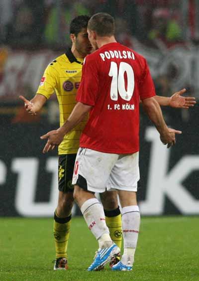 NUR AHN<br>    "Trkiye tercihi benim iin bir seim deildi. Eve girip kapy kapattm zaman ben Trk'm."