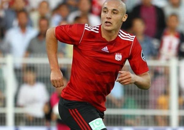 AATIF CHAHECHOUHE    "Soyadm doru yazabilmek iin yllarca uratm. Ne anlama geldiini de hl bilmiyorum."