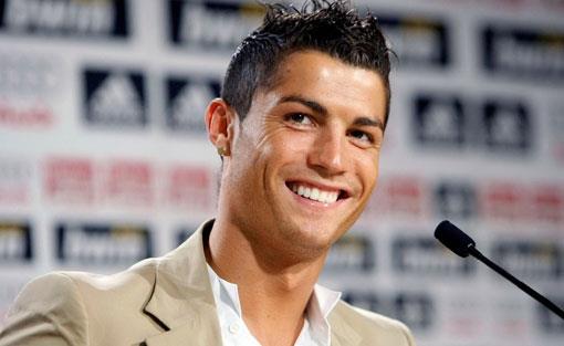 CRSTANO RONALDO<br>    "Matan sonra herkes ter kokarken, Beckham parfm kokuyordu."