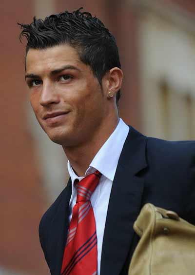 CRISTIANO RONALDO  <br>  ''Mourinho'nun hakkmda kt eyler sylemesine alm. Ona sadece unu sylyorum, ben hayatm boyunca yediim kaba tkrmedim.''