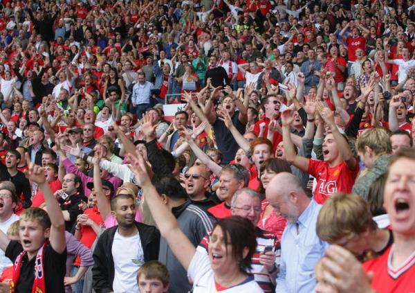 "Artk zel deilsin, artk zel deilsin." Manchester United taraftarlarnn Jose Mourinho tezahrat.