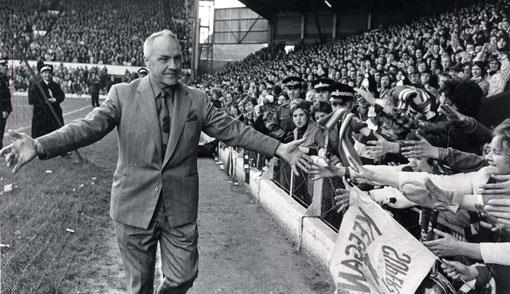 BILL SHANKLY.  <br>  "Hakemlerin sorunu nedir biliyor musunuz ? Kurallar biliyorlar ama futboldan anlamyorlar."