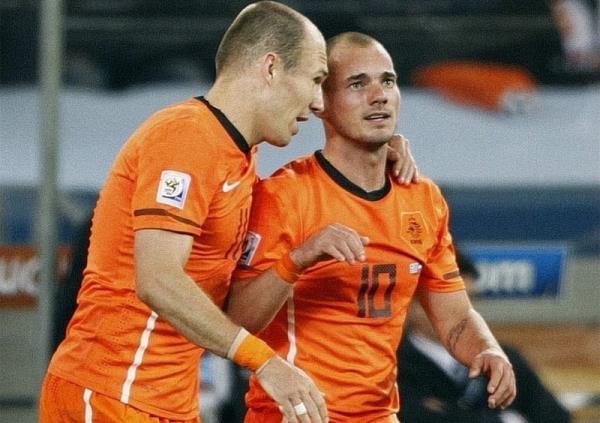 WESLEY SNEIJDER  <br>  ''Hollanda Milli Takm iinde karar aldk ve Robben'e bildirdik. Sahaya ktmzda o kendi topunu getirecek.''