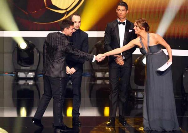 ZLATAN IBRAHIMOVIC<br>    "Ronaldo ansl adam. Her seferinde en nden bilet bularak, Messi'nin dl aln izliyor."