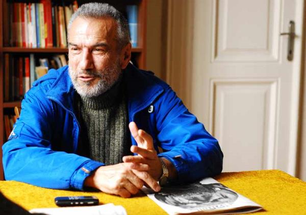 METN KURT<br>    "Futbol oynayacaksam halka yakn olurum. Bu yzden sol kanattaym."