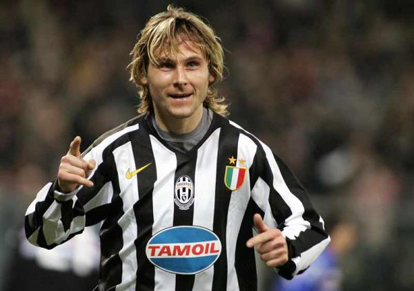 PAVEL NEDVED  <br>  "Bir takm kme derse futbolcular gider, adamlar kalr."