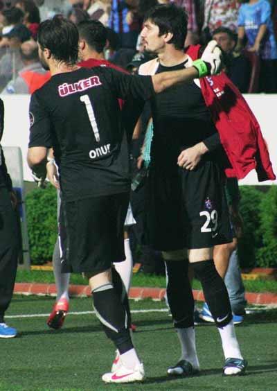 ALPER BOULU  <br>  "Tolga ve Onur o kadar iyi kaleciler ki bana antrenrl retiyorlar."