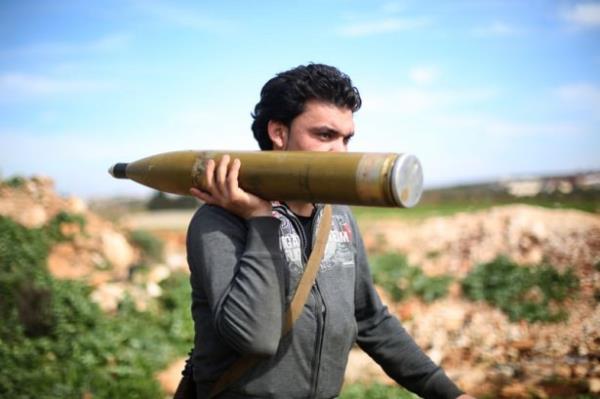 Esed glerinin kontrol noktalarn vurmaya hazrlanan sava.