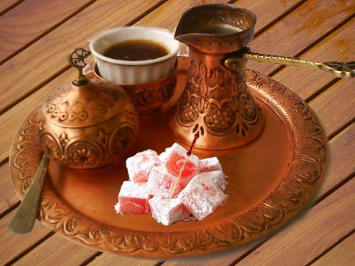 &#8226; Akamlar kahve tketimi uykusuzlua neden olabiliyor, ar kahve tketimi sinirlilik ve tahammlszlk yapyor.