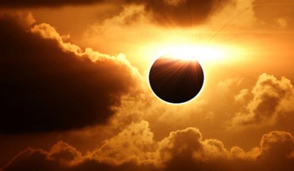 1999&#8217;da tam Gne tutulmas Aslan burcunda oldu ve Marmara depremi yaand. Yine bu tutulmalarda lmler artabilir. Uak kazalar ve karmalar, patlamalar, devlet adamlarna suikast yaanabilir&#8221; diye konutu.