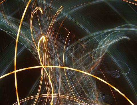 nsanln sanayi devrimi sonrasnda modern yaamda ne netice vereceini bilmedii bir elektromanyetik alanda yaamaya baladn ve "akll ev" kavramnn, her yere baz istasyonlarnn kurulmas olarak alglanmaya balandn syledi.