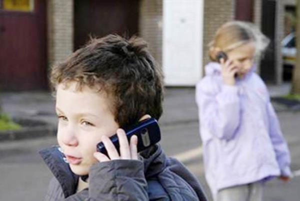 "ocuklara kullandrtmayn ve telefonu ocuklarn yaknnda bulundurmayn.