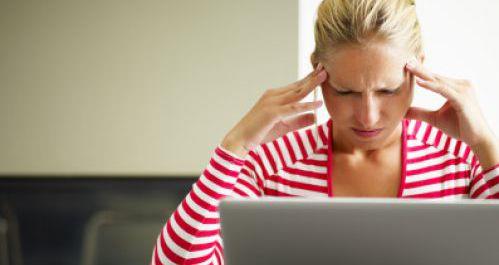 Elektromanyetik radyasyona maruz kalmann ksa zamanda hissedilen etkilerinin ba ars, gz yanmas, yorgunluk, halsizlik, ba dnmesi ve gece uykusuzluu olarak grldn ifade eden eker, elektromanyetik kirliliin intihar da tetiklediini, aratrmalarn bunu doruladna dikkat ekti