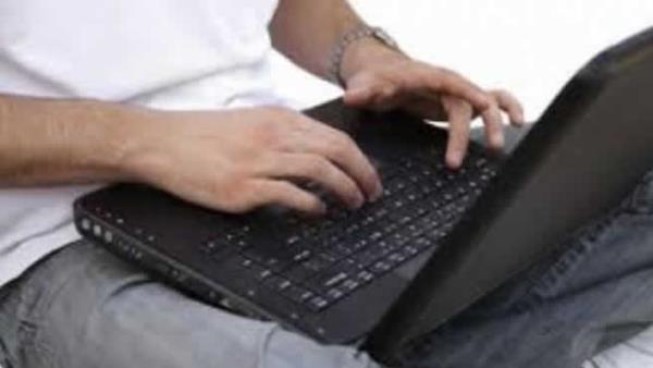 Ayrca laptoplar kucakta ve arjdayken kullanmayn"