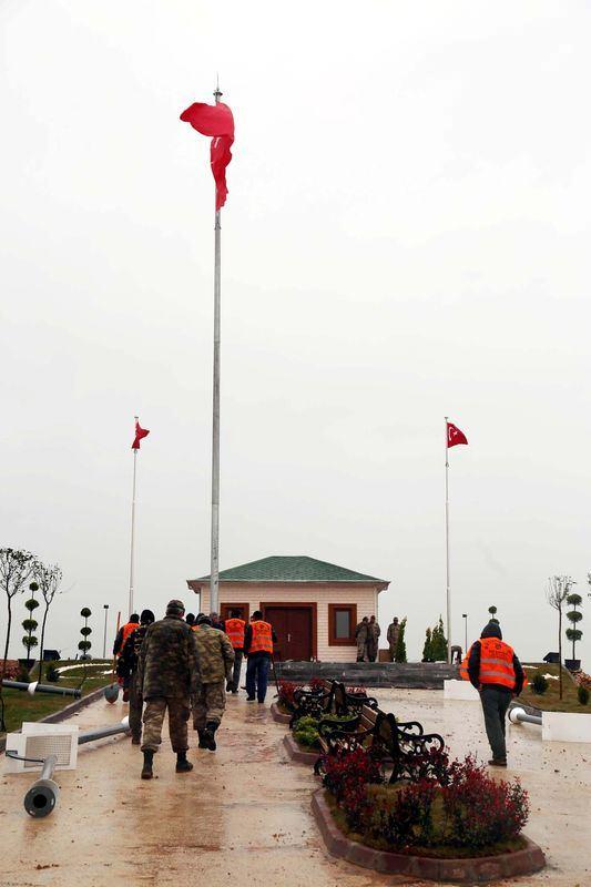 Bu arada, Gven&#8217;e ziyareti srasnda Bykehir Belediyesi Genel Sekreter Yardmcs Emin znar elik etti.