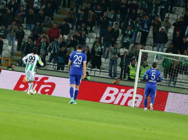 Santradan ald top ile kaleye kadar ilerleyen Hasan Kabze topu bo alara gnderdi.