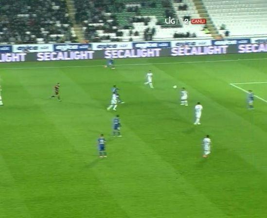 19. dakikada Kasmpaa, Ryan Donk'un att golle 1-0 geti...