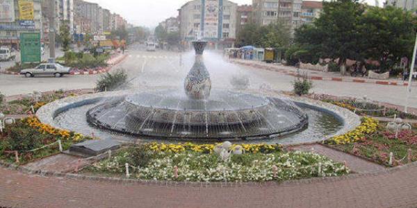 Ktahya: 7 Haziran'deki seimde Ktahya'da 4 milletvekillii koltuu bulunuyor. Son sra aday AK Parti'nin. CHP, yzde 3.5'luk fazladan oy art bulmaya alacak. MHP'nin ii ok daha kolay. 0.3 orannda oy artn yakalamas fazladan bir milletvekili kapabilmesine yetecek.