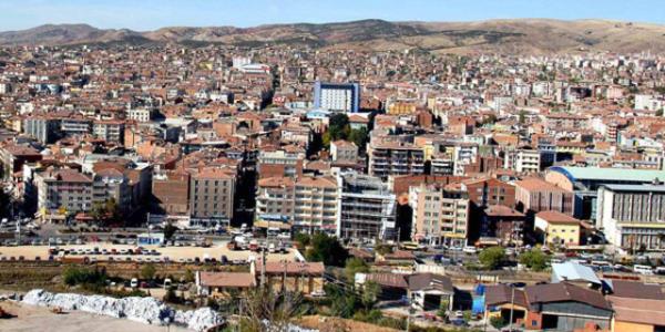 Krkkale: Burada da 3 koltuk bulunuyor. Son sra milletvekilliini elinde tutan AK Parti'nin en byk rakibi sadece yzde 1.7 oy oran art yetecek olan MHP. CHP'nin oylarn fazladan yzde 5.2 orannda katlamas art.