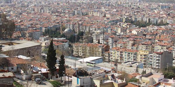 Manisa: 9 milletvekillii bulunan Manisa'da 2011 milletvekillii seimlerinde son sra aday AK Parti'de bulunuyor. Burada CHP'ye yzde 8.5 oy oran art gerekliyken, MHP'nin sadece 1.8'lik ekstra ykselie imza atmas partiye fazladan bir vekil getirecek.