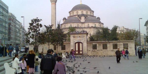 STANBUL-2: Seim pastasnn en byk dilimi kukusuz stanbul. En byk rekabet de 3 blgeye ayrlan mega kentte yaanacak. stanbul ikinci blgede son sradan seilen milletvekili CHP'den.
