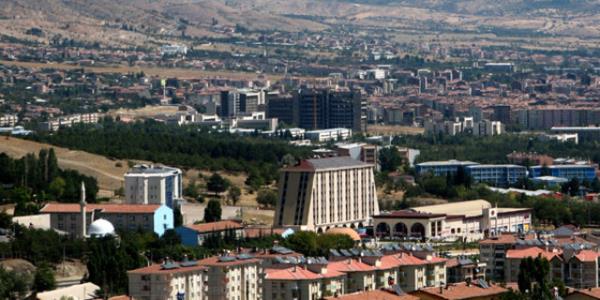 Elaz: 7 Haziran seimlerinde 4 milletvekillii bulunan kentte ekime byk olacak. CHP'nin, AK Parti'de bulunan son sra adayn kapabilmesi iin yzde 3.5, MHP'nin ise yzde 2.3 oy oranna ihtiyac var.