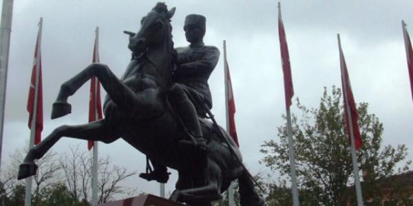 AK Parti'nin CHP'de bulunan son sra milletvekillii koltuunu alabilmesi iin Ankara 1'inci blgede yzde 0.9, MHP'nin 0.4'lk art yakalamas yeterli.