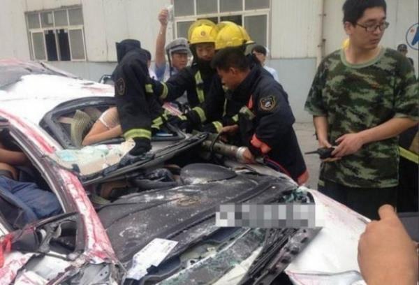 Aracn iinde skan erkek de sadece basit krklarla sa kt.