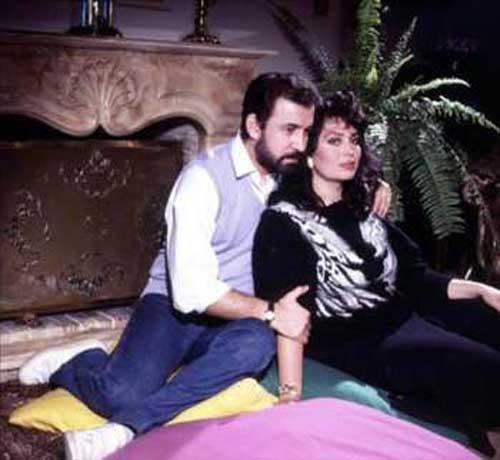 TRKAN ORAY<br>    Uzun yllar Rhan Adl ile yaayan oray, Cihan nal ile evlendiinde 38 yandayd, nal ise 37. nal byk kz Irmak'n annesiyle ilk evliliini yaptnda henz 24 yandayd.