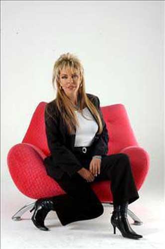 AHU TUBA<br>    Ahu Tuba ilk kez 15 yandayken Mehmet Ulusoy ile nikah masasna oturdu.