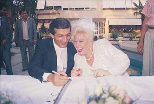 Avukat Atilla Kurtba ile iki yl evli kalan Abac, daha olgun yalarnda da byk ak yaad Hasan Heybetli ile evlendi.